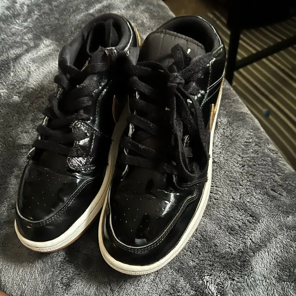 Air Jordan 1 Retro Low OG Metallic Gold Black Nike dunk yeezy